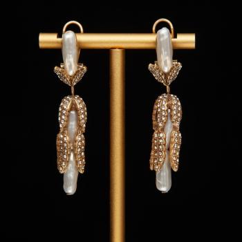 气质个性复古金做旧贝珠树叶镶钻耳饰